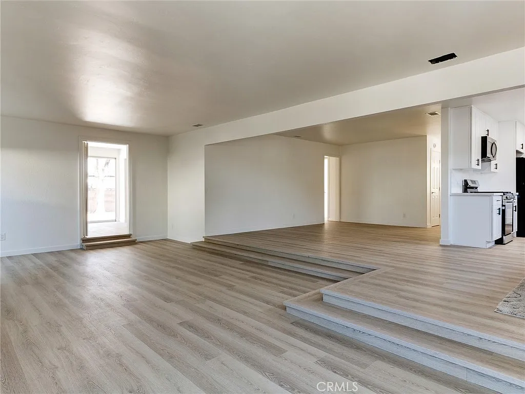 3 bed, 1672 sqft, $4,300 — Photo 3