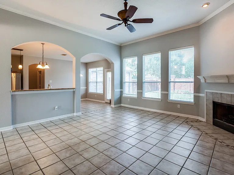 323 Del Cano Dr — Photo 9