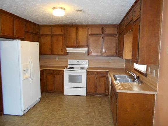4th image of 442 Bedford Bay Ln