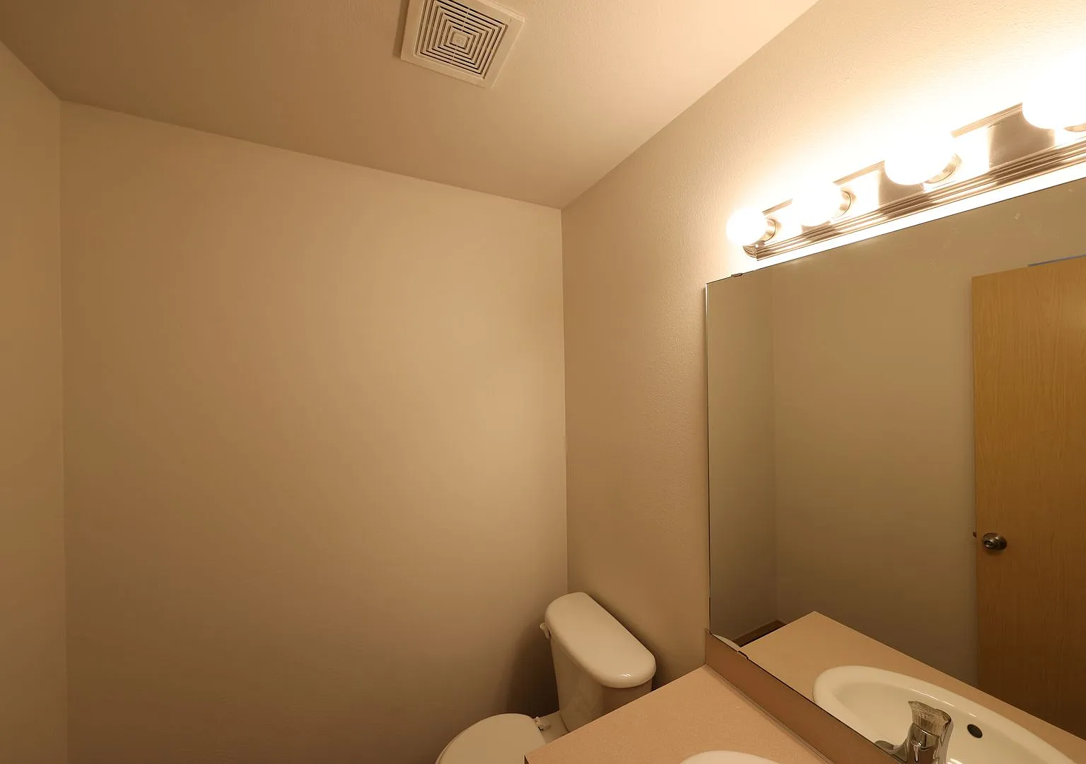 2 Bed 1.5 Bathroom - Large Floor Plan - NAS Whidbey - Pet Friendly — Photo 4