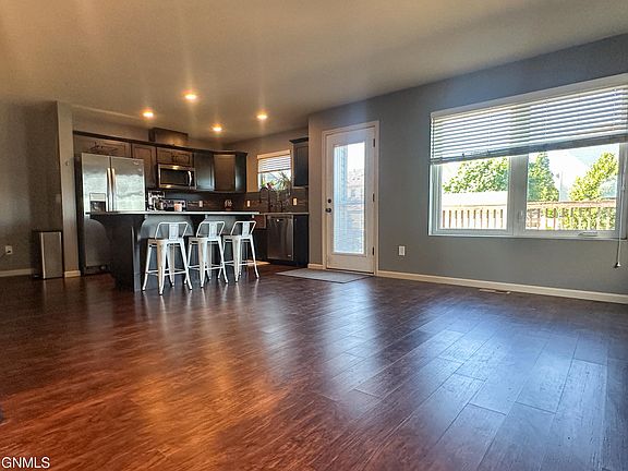 5th image of 517 La Paz Ave