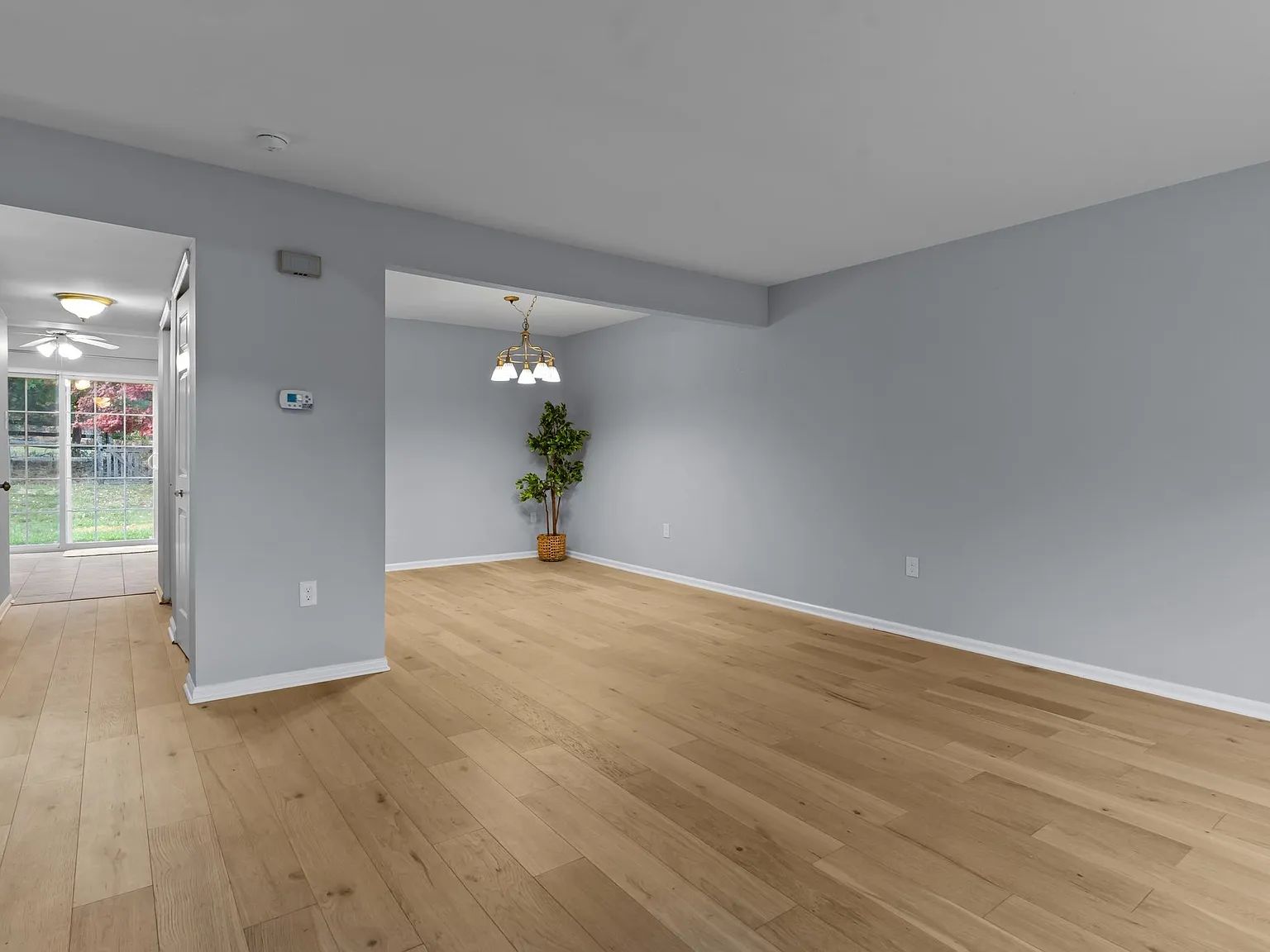 4 bed, 2.5 bath, 2206 sqft, $3,400 — Photo 4