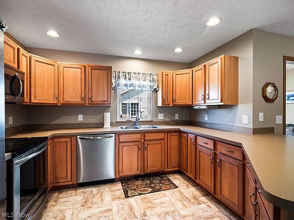 5th image of 112 Newport Ct