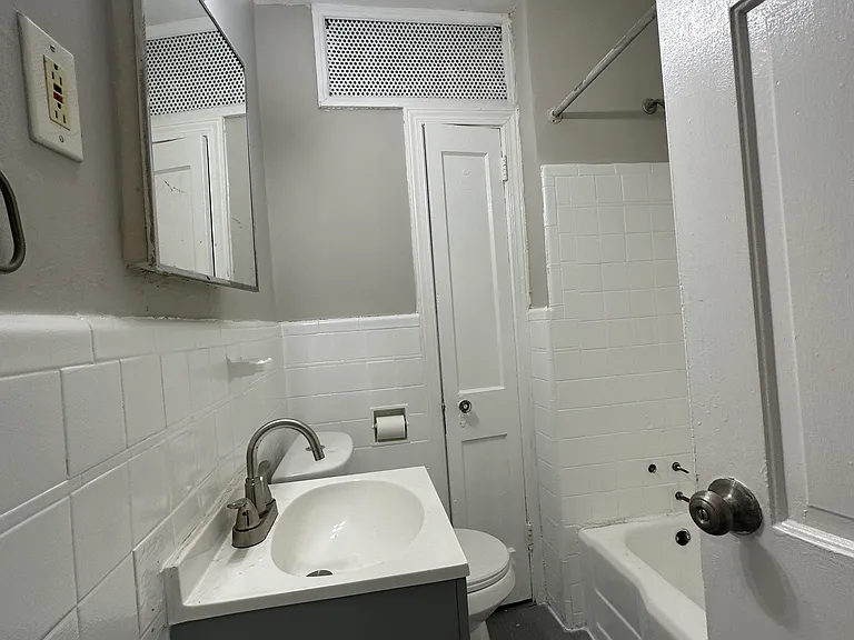 1422 Greeby St #1 — Photo 14