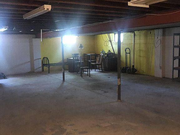 2nd image of 1109 Essex