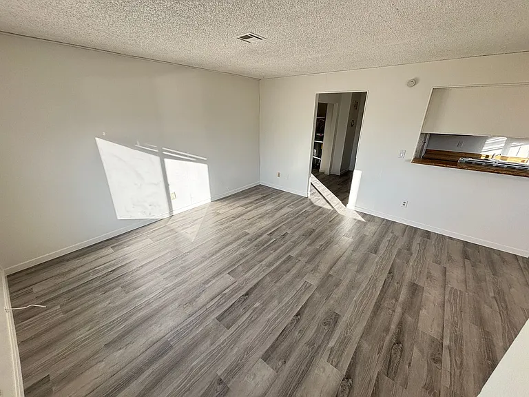 2036 Crawford St #C — Photo 3