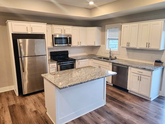 3rd image of 301 SE 11th St Unit 702