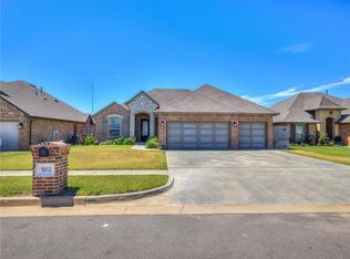 1812 NE 27th Ter, Moore, OK 73160
