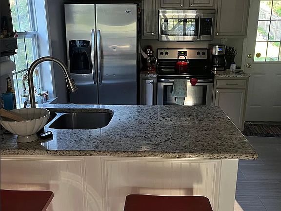 3rd image of 704 Village Ct