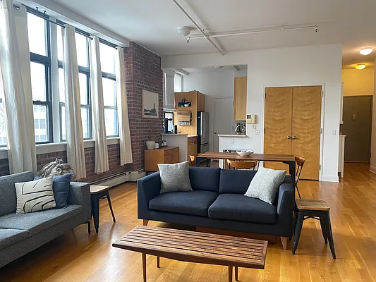 Rented by R New York | media 9