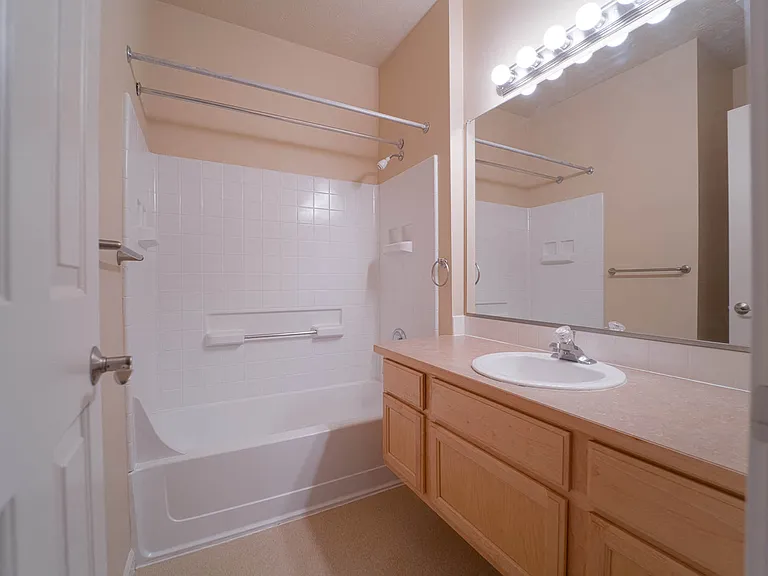 Artisan Apartments — Photo 21