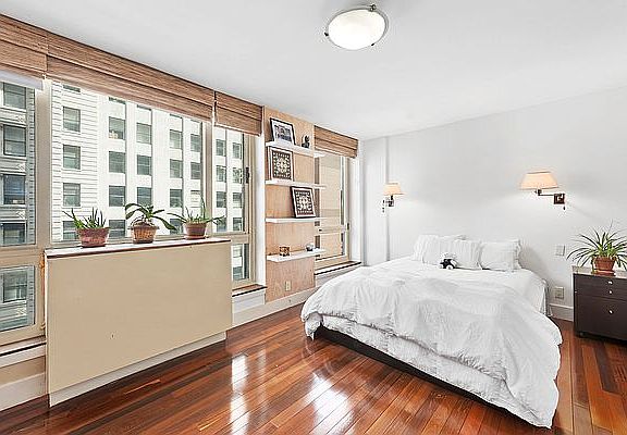 3rd image of 1 Irving Pl APT V8j