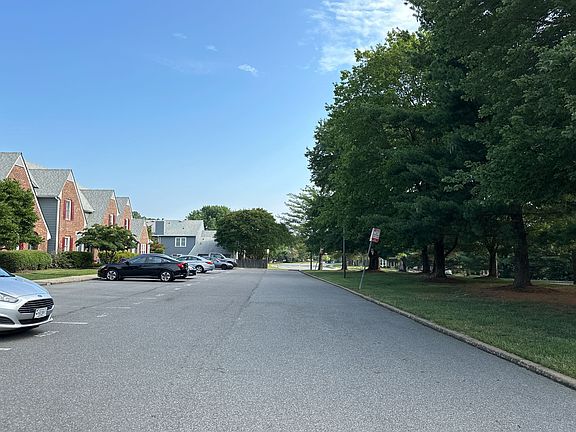 4th image of 4903 Hillery Ct