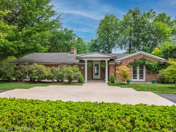 3171 E Breckenridge Ln, Bloomfield Hills, MI 48301