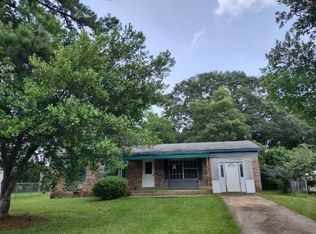 213 Burton Cir, Americus, GA 31719