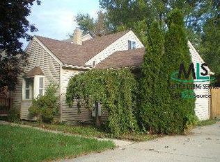 1121 Birchwood Dr, Troy, MI 48083