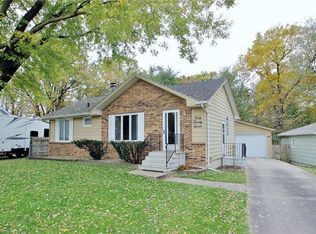 4027 Timber Ln, Des Moines, IA 50317