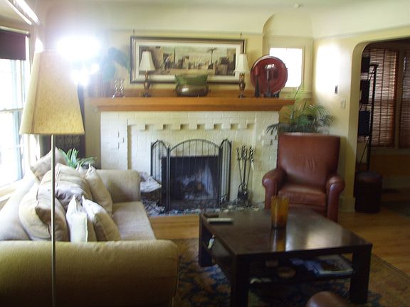 3rd image of 708 W Breckenridge St
