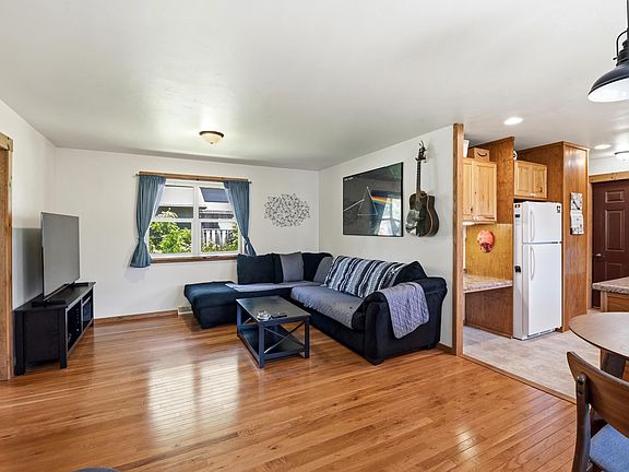 2nd image of 1019 S 6th St