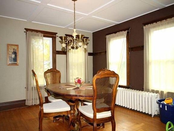 Dining Rm w/Ceiling Dtail