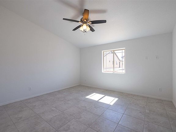 4th image of 8694 E 40th Ln
