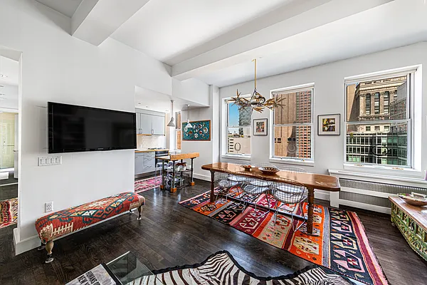 Sold by Compass | media 18