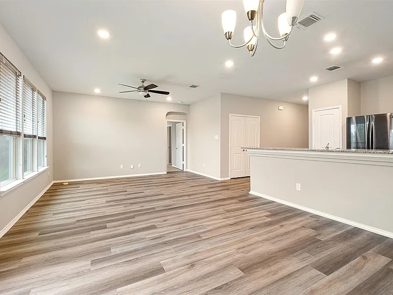 12401 Franklin D Roosevelt St — Photo 7