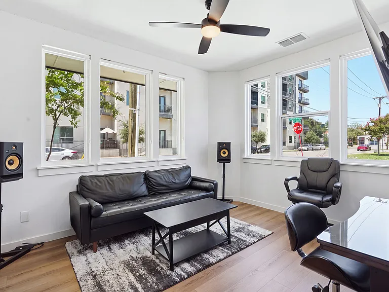 1525 Pecos St #102 — Photo 17