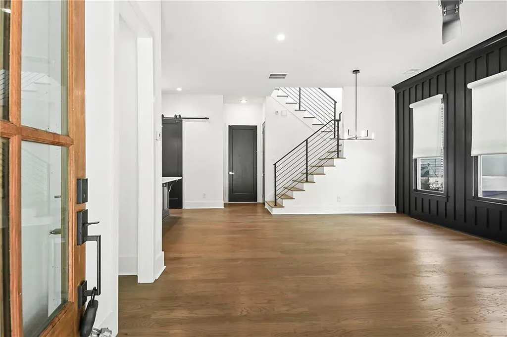 3 bed, 3.0 bath, 2098 sqft, $3,200 — Photo 4