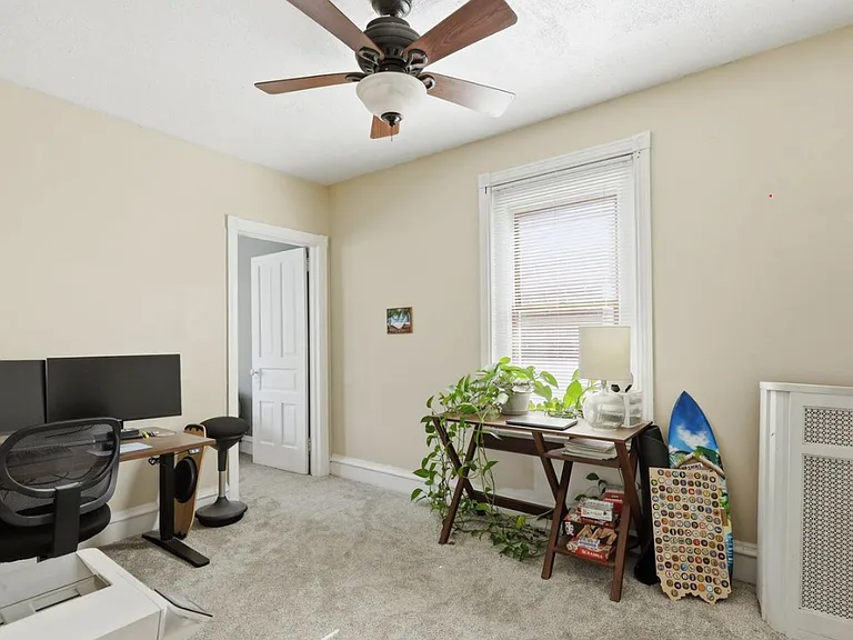 1423 Locust St — Photo 12