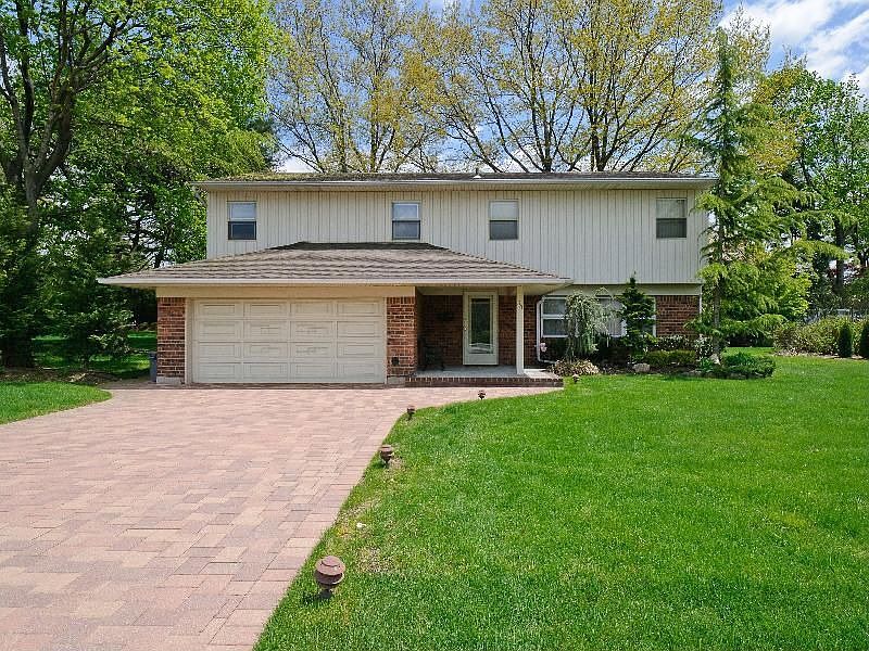 1st image of 30 Hazelwood Dr