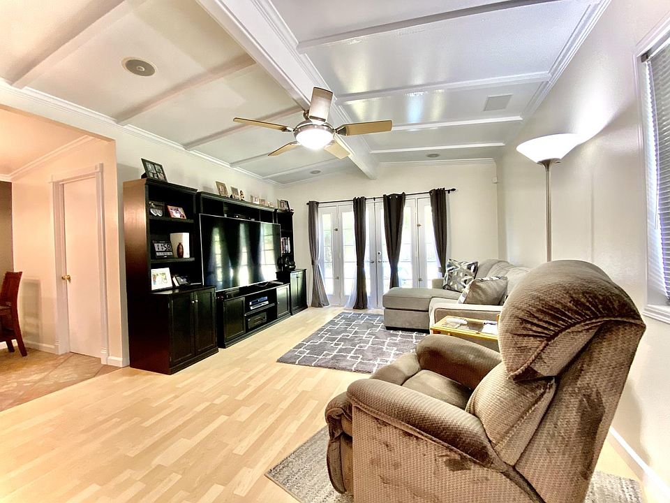 2nd image of 128 Los Altos Pl