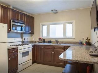 27 Hunting St #2, Cambridge, MA 02141