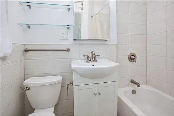 Sold by R New York | media 3