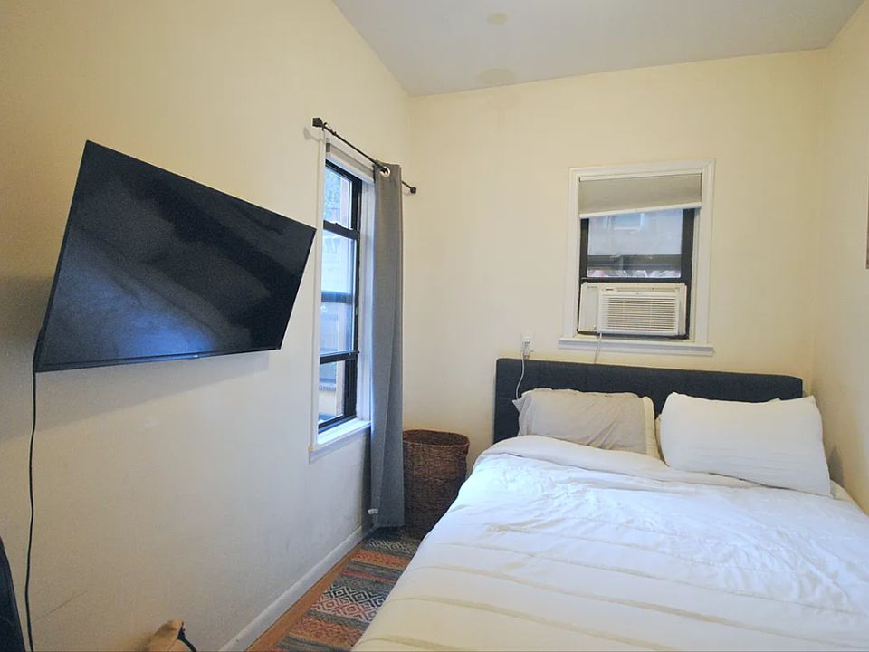 2nd image of 11 Cornelia St APT 3F
