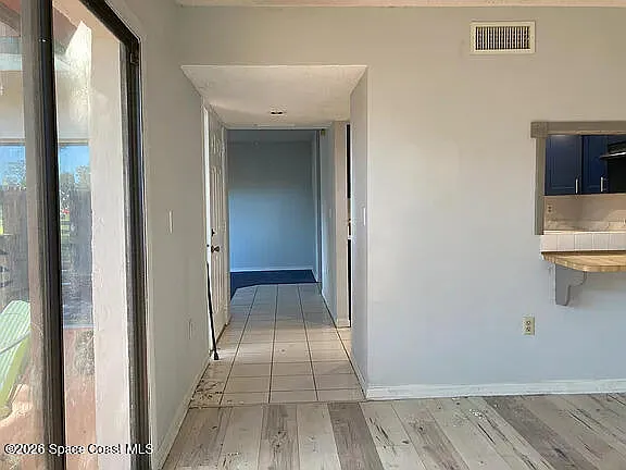 2 bed, 2.5 bath, 1288 sqft, $1,600 — Photo 2