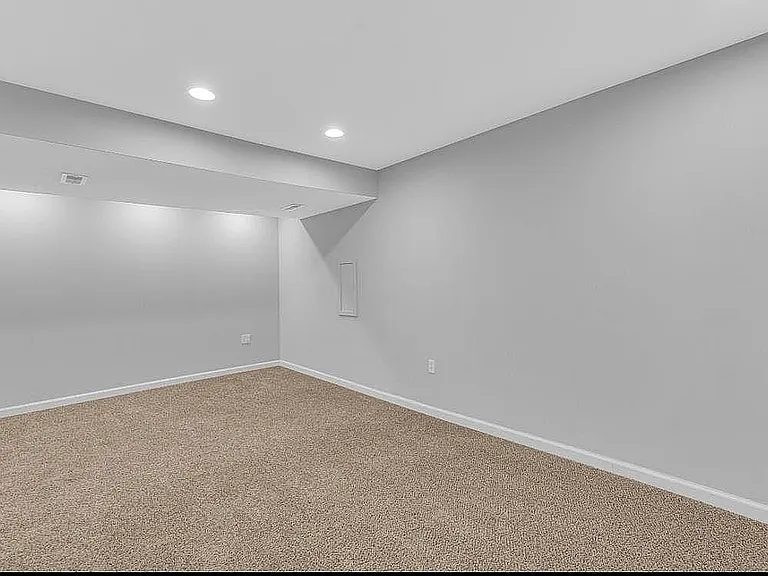 401 Heritage Commons Cir — Photo 35