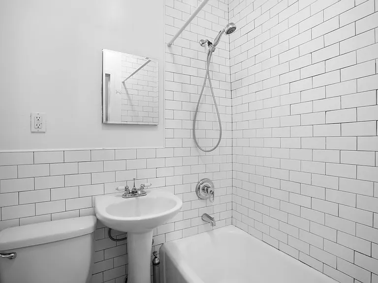 48 Greenwich Ave #1B — Photo 4