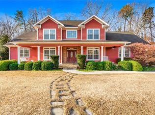 109 Shelter Cove Dr, Seneca, SC 29672