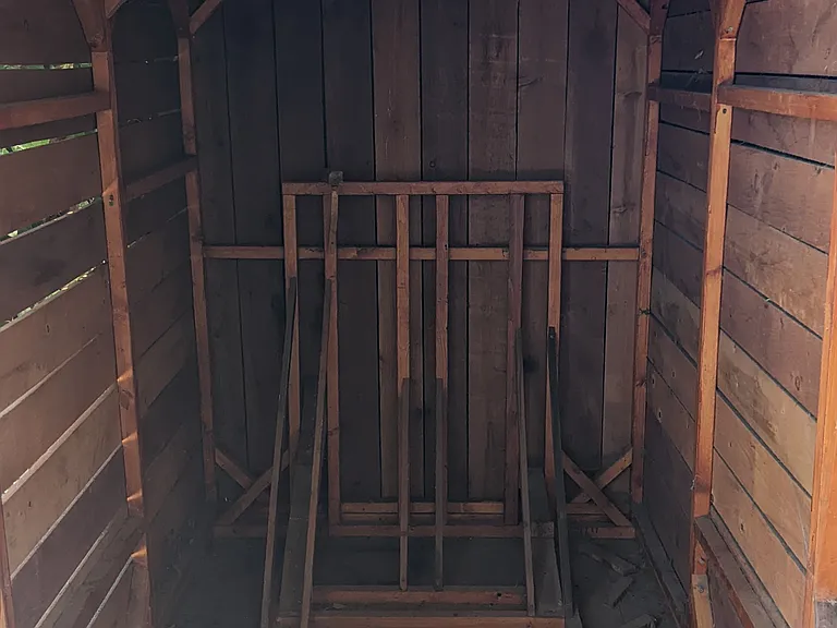 Outdoor bicycle shed (can be locked).