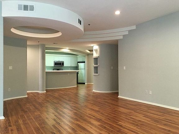 4th image of 12712 Moorpark St APT 203