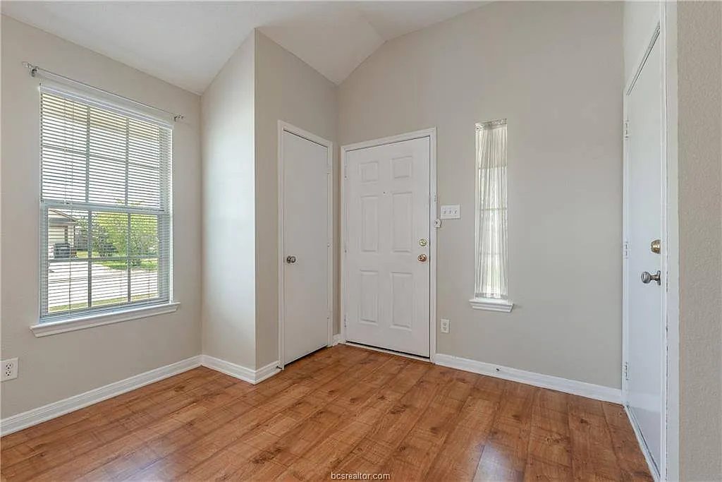 3 bed, 1223 sqft, $1,850 — Photo 4