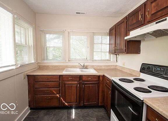 4th image of 4044 Industrial Blvd #B