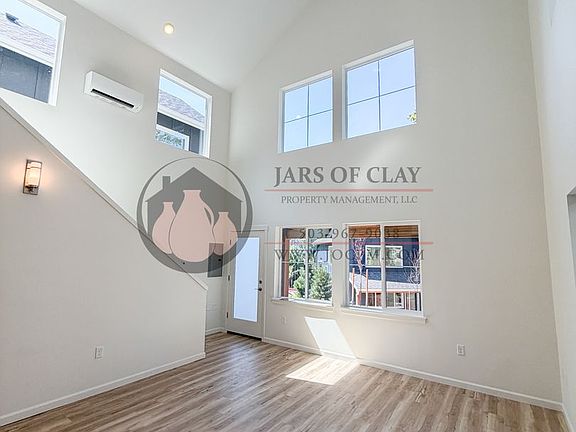 4th image of 2528 Gilbert St S