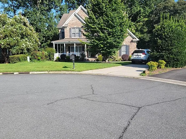 424 Southern Woods Dr, Winston Salem, NC 27107
