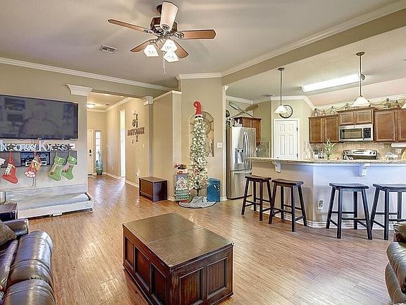 5th image of 1613 Antoinette Dr