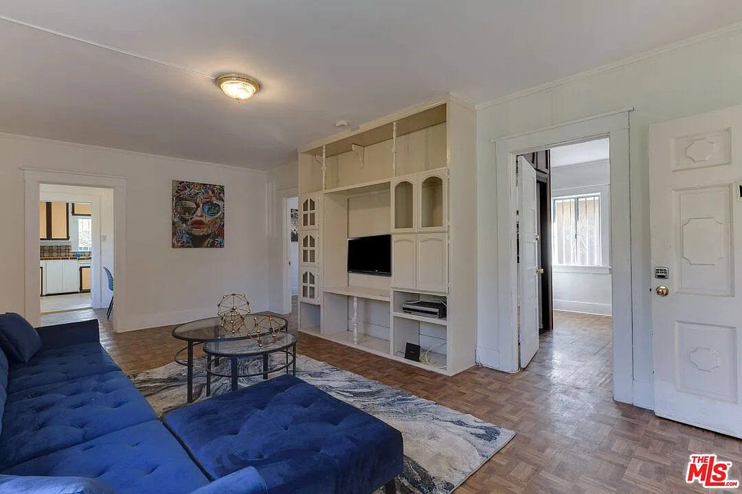 3 bed, 2.0 bath, 1400 sqft, $4,195 — Photo 2
