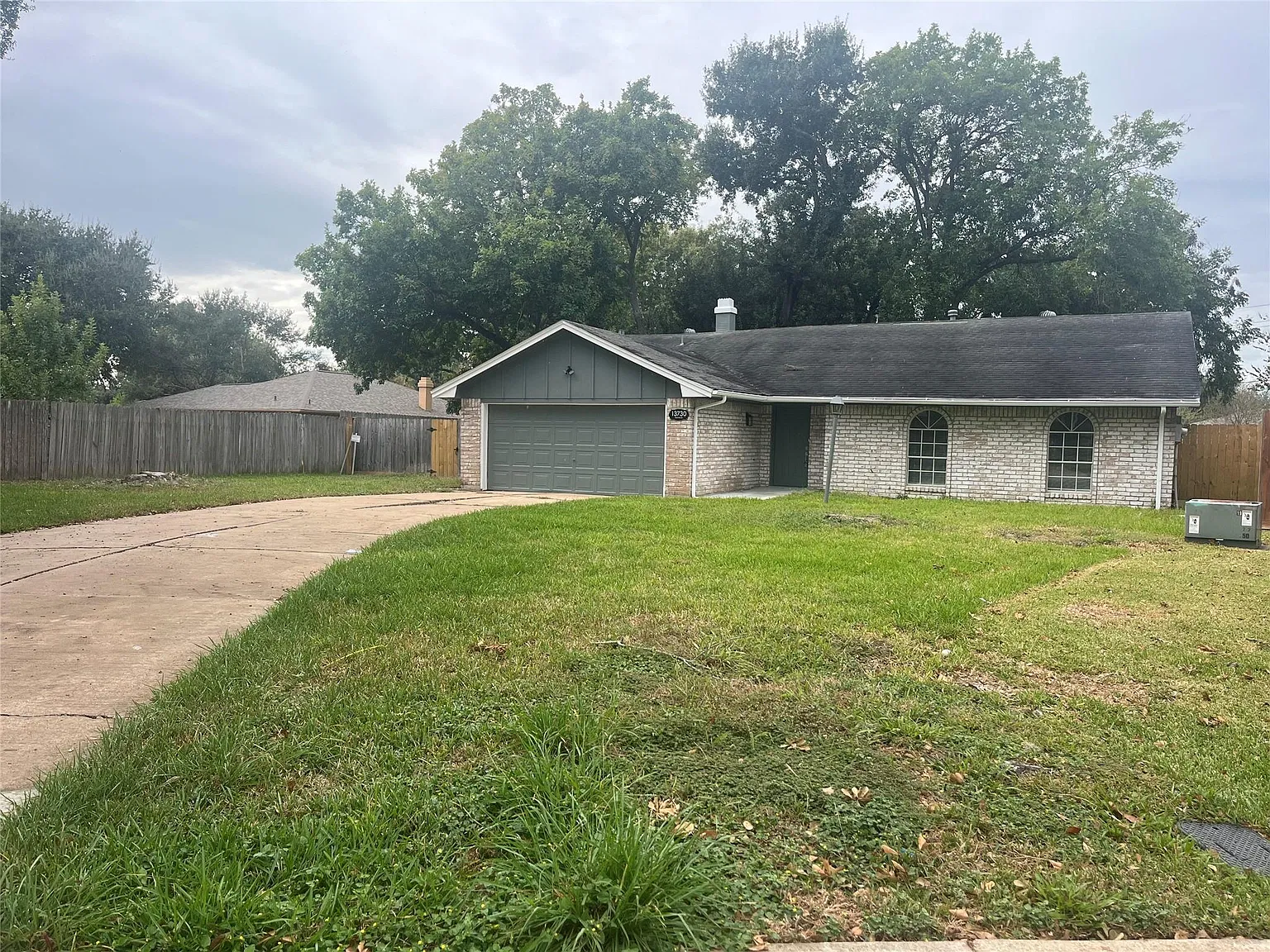 3 bed, 2.0 bath, 1382 sqft, $2,300 — Photo 2