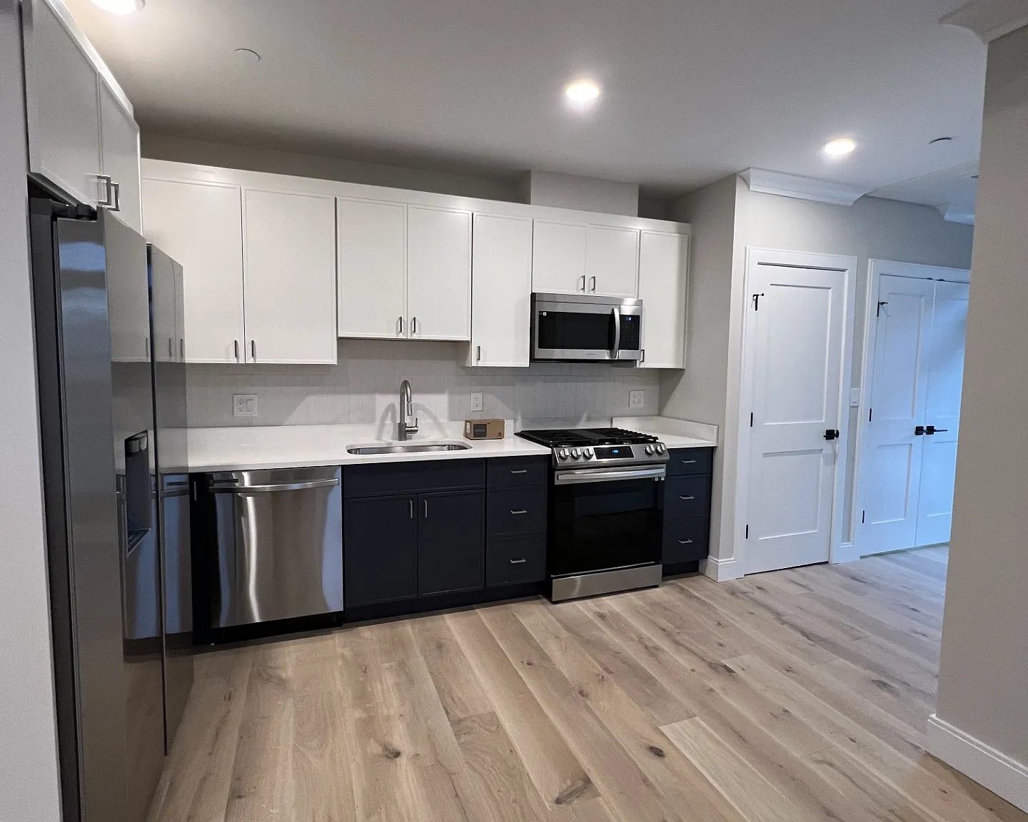 2 bed, 1150 sqft, $3,995 — Photo 2