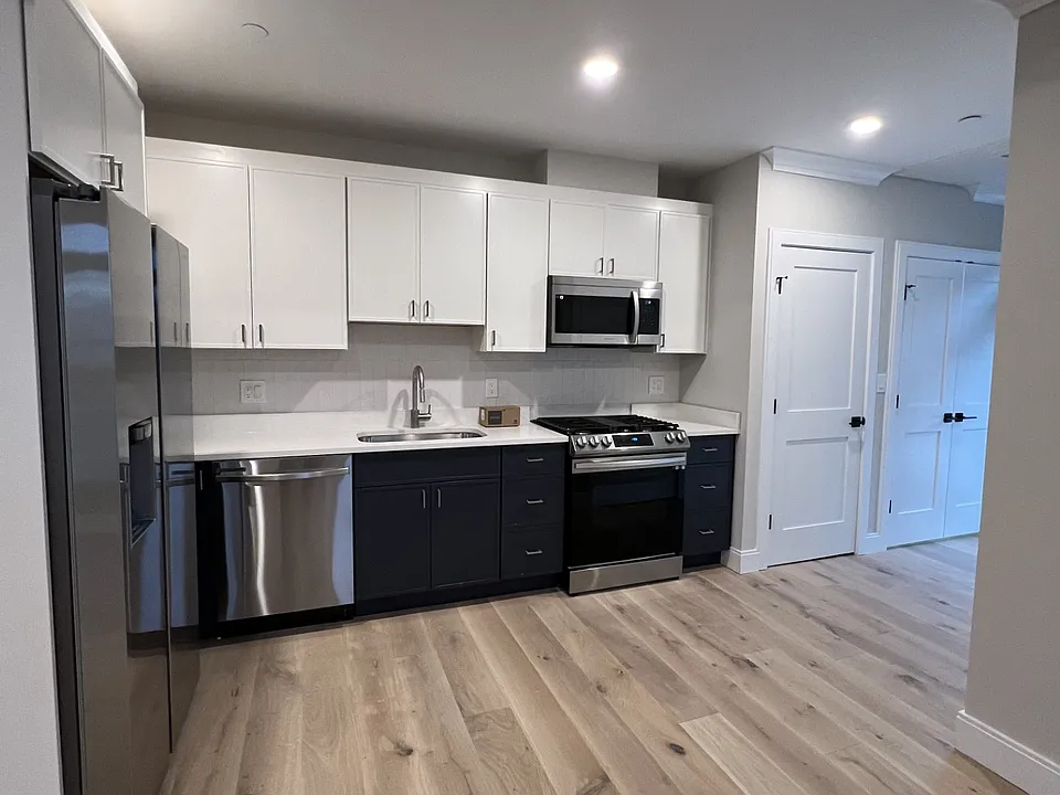 157 Everett St #101